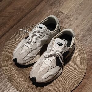 New Balance 327 White & Black Classic Runner Unisex Sneakers
